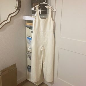 Brand new jumpsuit from Nordstrom, no smudges or stains never even tried on.